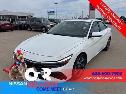 Used 2025 Hyundai Elantra SEL FWD image 1