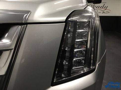 Used 2017 Cadillac Escalade Luxury image 16