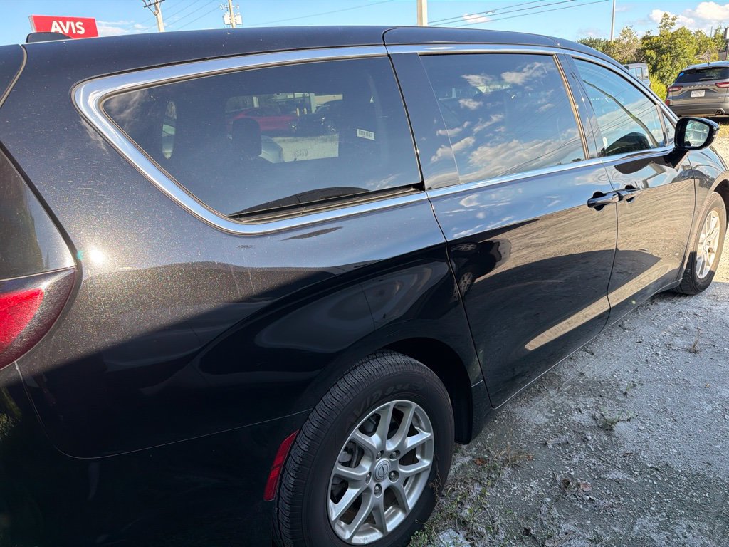 Used 2026 Chrysler Pacifica Select FWD image 8
