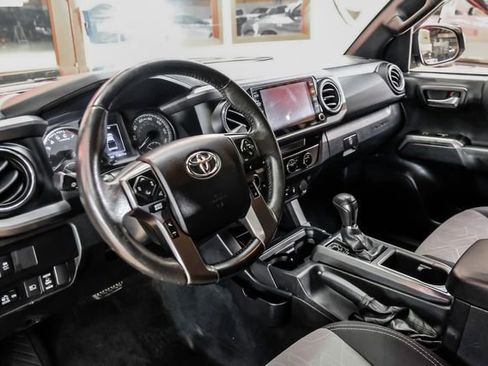 Used 2022 Toyota Tacoma TRD Off-Road image 5