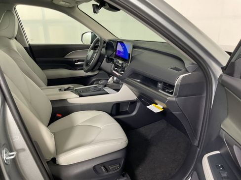 New 2026 Toyota Grand Highlander XLE image 25
