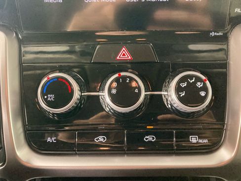 Used 2023 Kia Sorento LX image 8