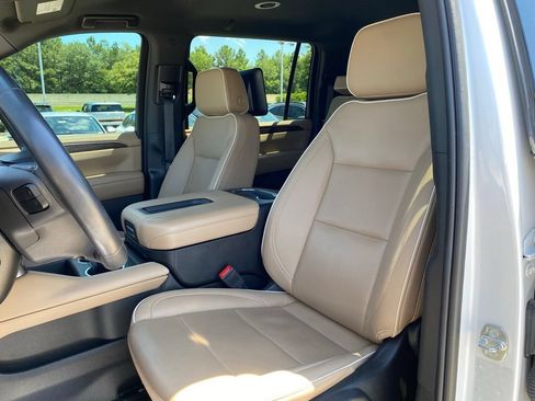 Used 2024 Chevrolet Suburban Premier w/ Advanced Technology Package AWD/4WD image 22