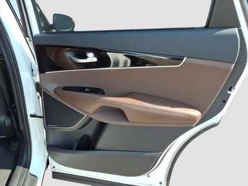 Used 2019 Kia Sorento SX image 12