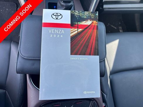 Used 2024 Toyota Venza XLE AWD/4WD image 28