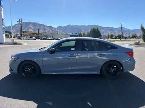 Used 2023 Honda Civic Sport image 4