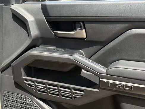Used 2025 Toyota Tacoma TRD Sport AWD/4WD image 30