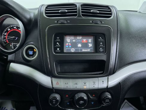 Used 2020 Dodge Journey SE image 21