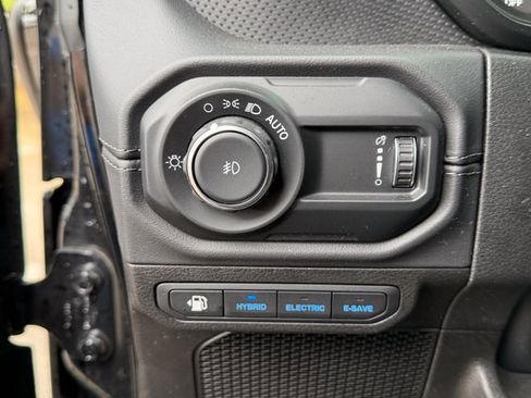 Used 2025 Jeep Wrangler Unlimited Rubicon 4xe AWD/4WD image 9