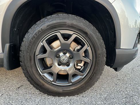 Certified 2025 Honda Pilot TrailSport image 11