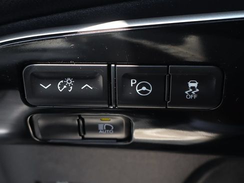 Used 2020 Toyota Prius LE FWD image 22