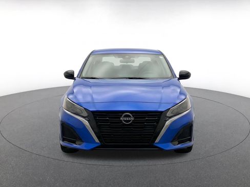 Used 2025 Nissan Altima 2.5 SR FWD image 2
