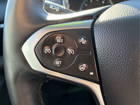 Used 2023 Chevrolet Traverse RS image 25