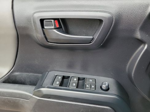 Used 2020 Toyota Tacoma SR w/ SR Convenience Package image 15