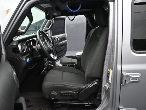 Used 2020 Jeep Wrangler Unlimited Sahara AWD/4WD image 12