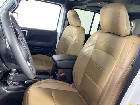 Used 2023 Jeep Wrangler Unlimited Sahara AWD/4WD image 15