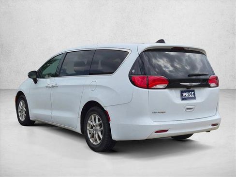 Used 2023 Chrysler Voyager LX FWD image 7