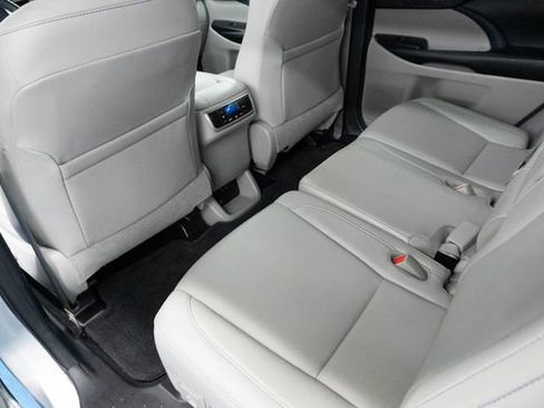 Used 2018 Toyota Highlander XLE image 22