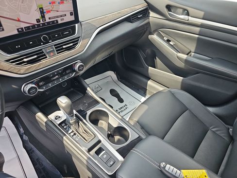 Used 2025 Nissan Altima 2.5 SL FWD image 22