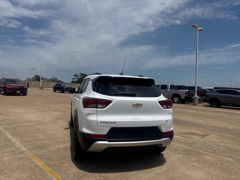 Used 2022 Chevrolet TrailBlazer LT w/ Confidence II Package FWD image 17