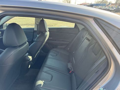 Used 2025 Hyundai Elantra Limited image 27
