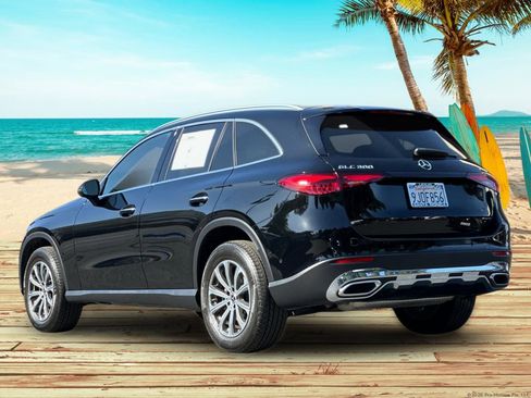 Used 2024 Mercedes-Benz GLC 300 image 4