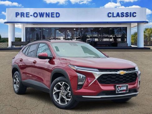 Used 2025 Chevrolet Trax LT w/ LT Convenience Package FWD image 1
