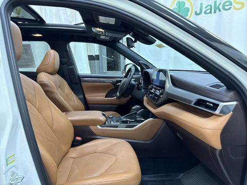 Used 2021 Toyota Highlander Platinum image 35