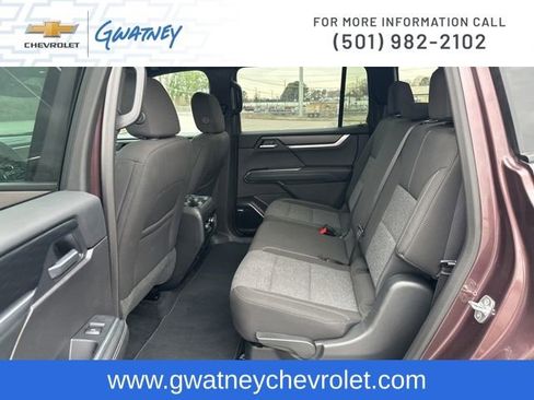 Used 2025 GMC Acadia Elevation image 22