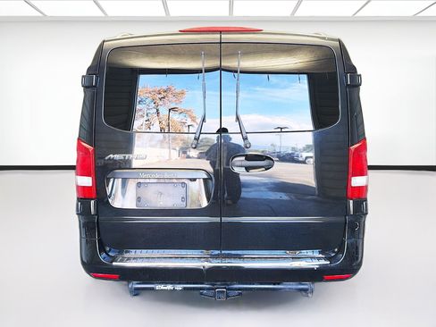 Used 2018 Mercedes-Benz Metris Passenger image 5