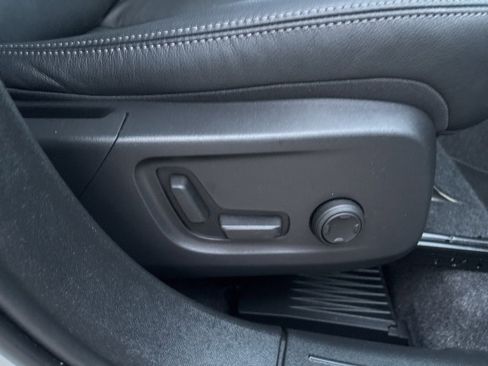 Certified 2025 Volvo XC40 B5 Plus image 43