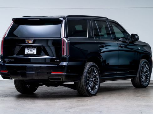 Used 2025 Cadillac Escalade Sport Platinum AWD/4WD image 6