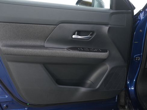 Used 2025 Nissan Kicks SV image 17