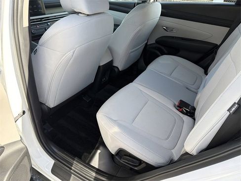 Certified 2025 Hyundai Tucson SE image 35