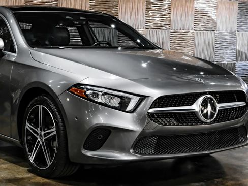 Used 2019 Mercedes-Benz A 220 w/ Driver Assistance Package image 7