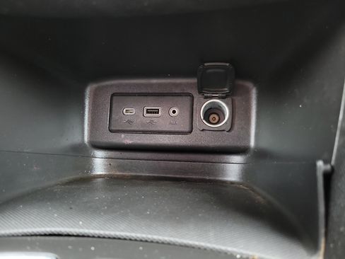 Used 2019 Chevrolet Equinox LT image 32