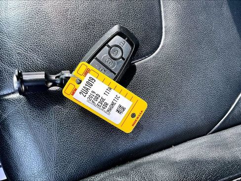 Used 2019 Ford Edge Titanium AWD/4WD image 34