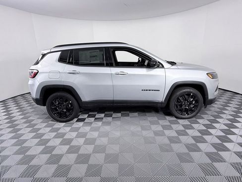 New 2026 Jeep Compass Latitude image 8
