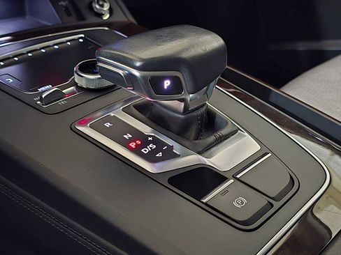 Used 2019 Audi Q5 Prestige w/ Prestige Package image 37