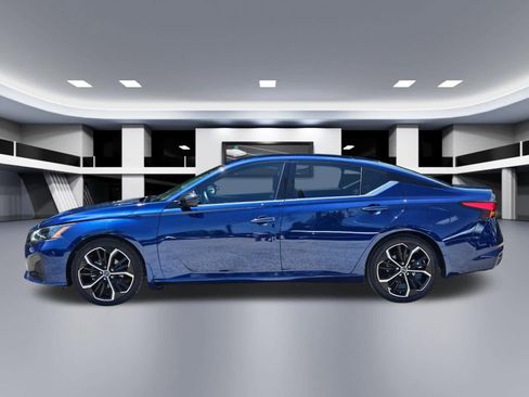 Used 2023 Nissan Altima 2.5 SR FWD image 3