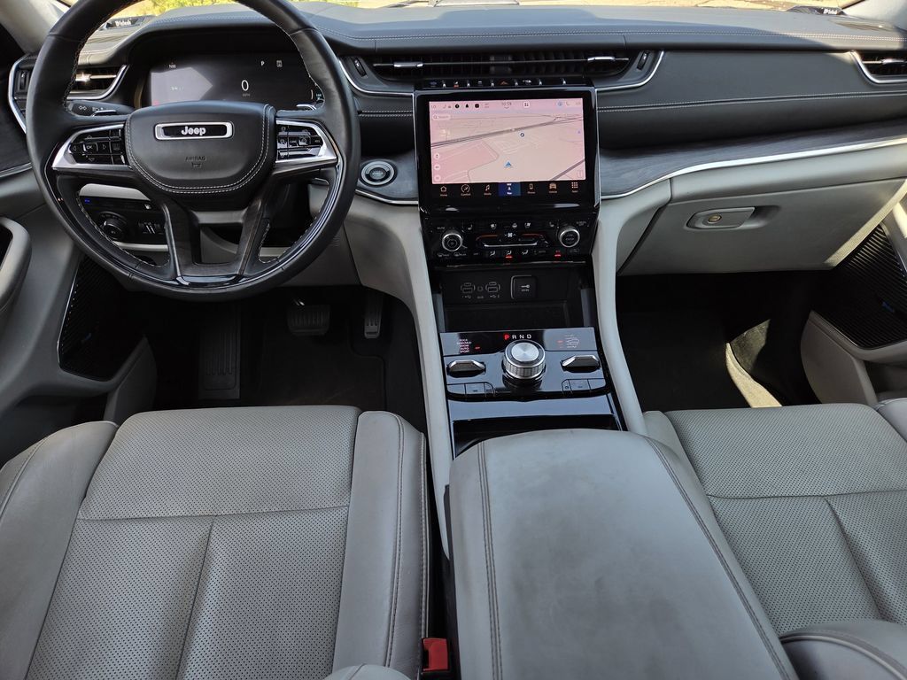 Used 2022 Jeep Grand Cherokee Overland w/ Advanced Protech Group III AWD/4WD image 8