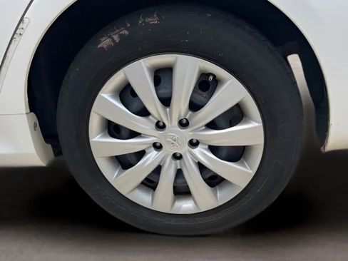 Used 2013 Toyota Corolla LE FWD image 42