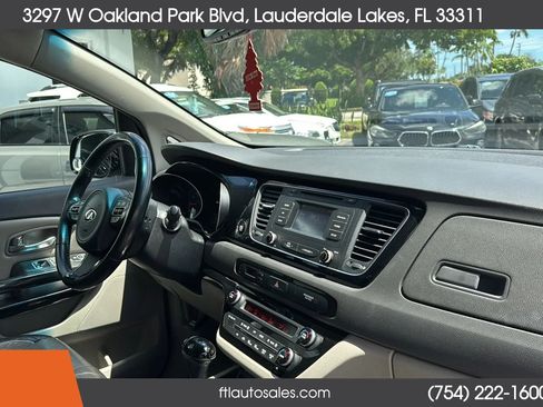 Used 2015 Kia Sedona EX FWD image 46