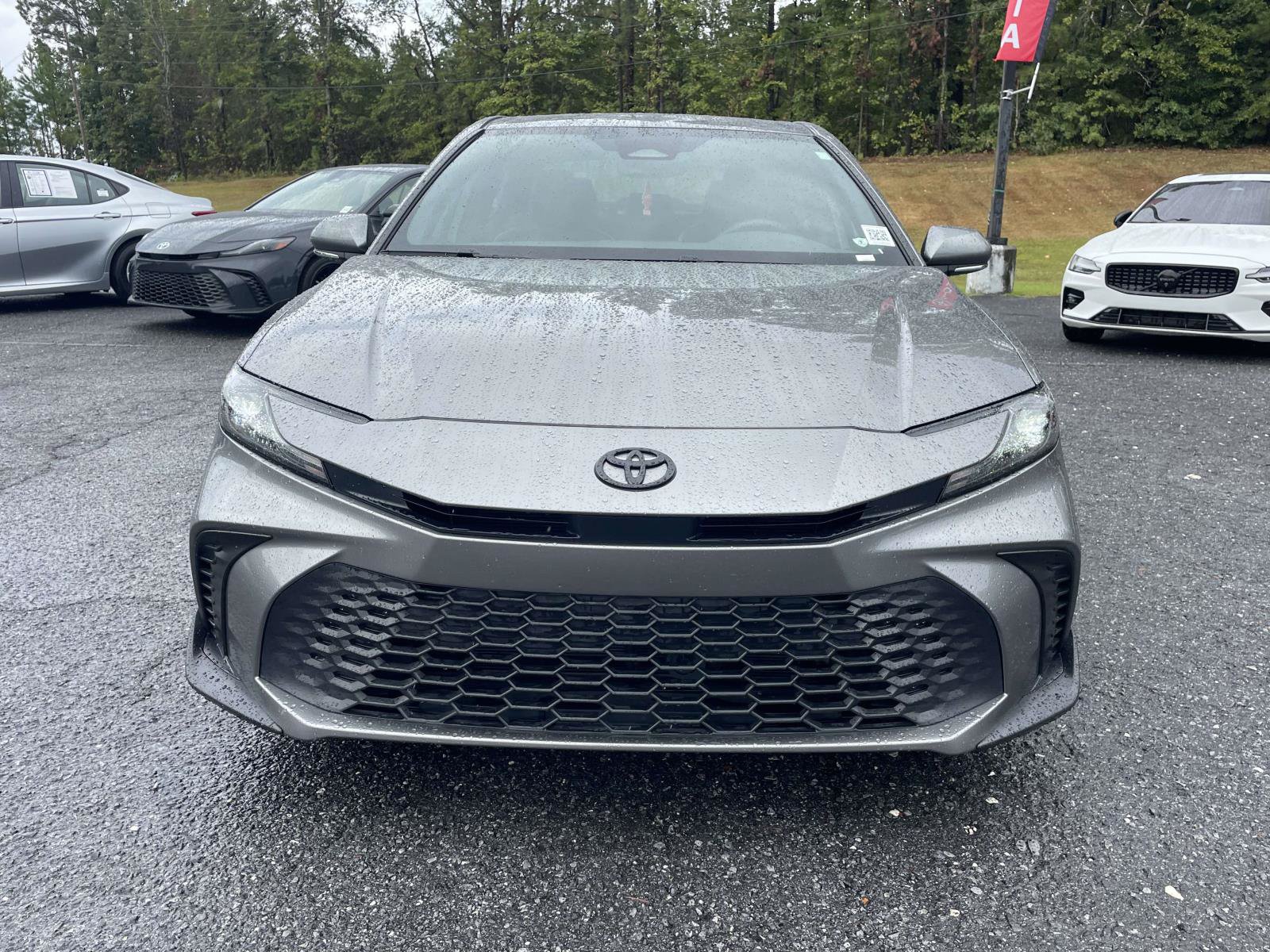 Used 2025 Toyota Camry SE FWD image 6