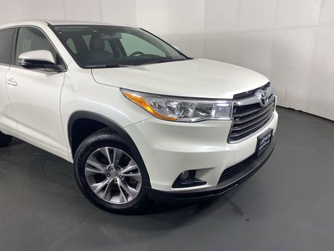 Used 2015 Toyota Highlander Plus image 2