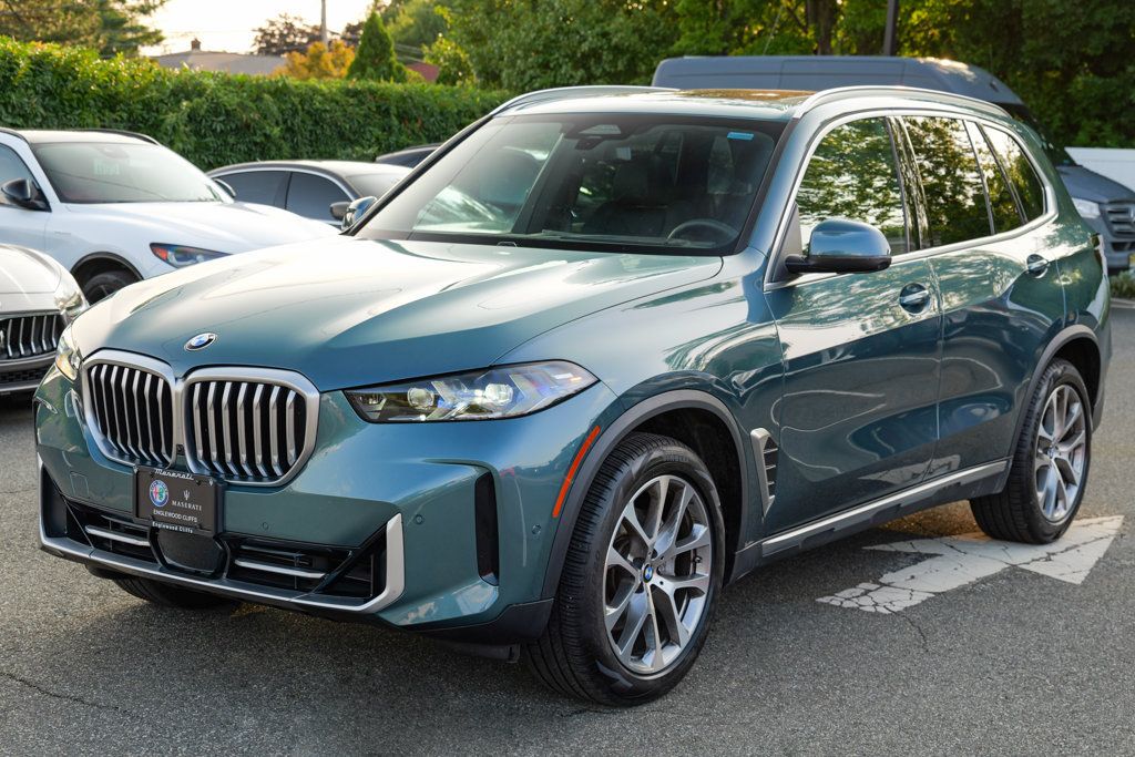 Used 2024 BMW X5 xDrive40i w/ Premium Package AWD/4WD image 3