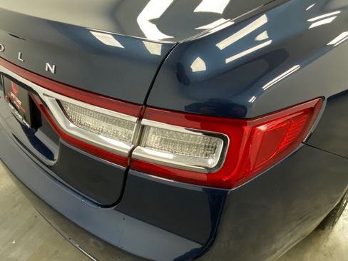Used 2017 Lincoln Continental Select w/ Climate Package image 14
