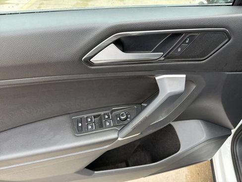 Used 2018 Volkswagen Tiguan SE w/ Panoramic Sunroof Package AWD/4WD image 15