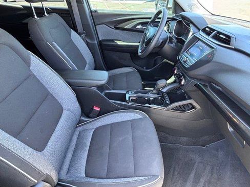 Used 2022 Chevrolet TrailBlazer LT w/ Confidence II Package FWD image 12