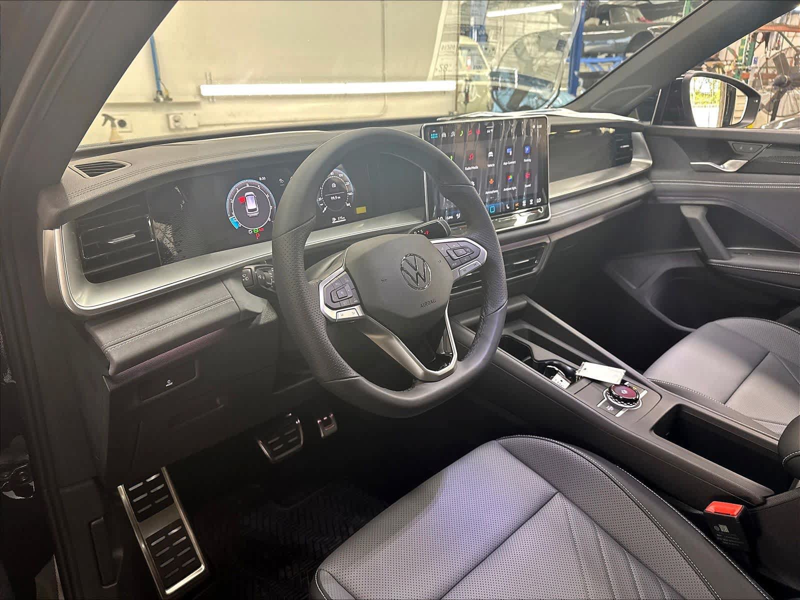 New 2026 Volkswagen Tiguan SE R-Line AWD/4WD image 7